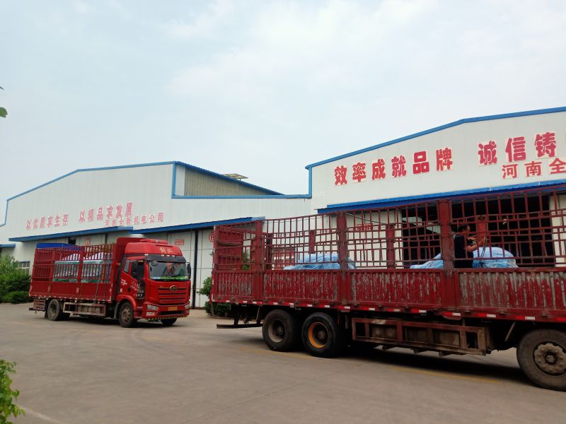 排隊發(fā)貨，兩車貨同時發(fā)，四臺630kw電機、啟動柜出發(fā)