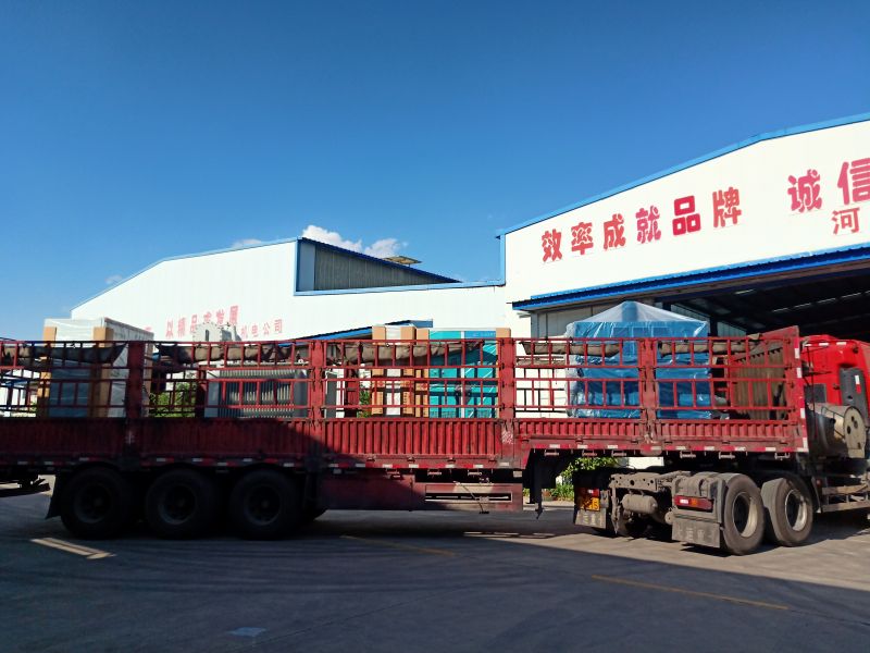 變頻電機(jī)、變頻柜、變壓器、高壓開關(guān)柜、低壓開關(guān)柜、補(bǔ)償柜，一套發(fā)往鉆井現(xiàn)場(chǎng)