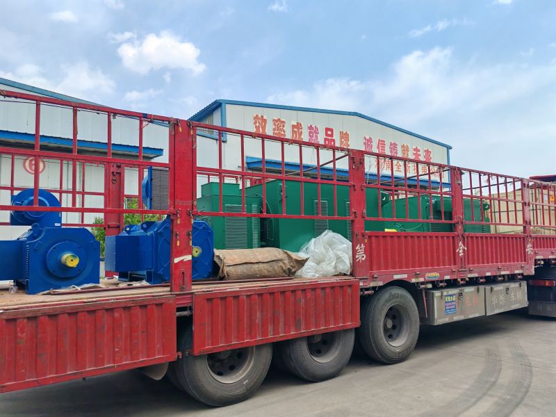 兩臺(tái)直流電機(jī)和兩臺(tái)交流電機(jī)正好一車(chē)貨，出發(fā)